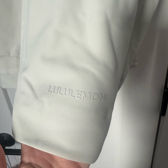 Barely used CREAM COLORED lululemon Repel Shell cinch back rain jacket size 6 - Picture 3 of 6